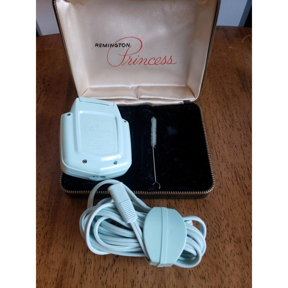 Vintage Remington Princess electric shaver razor w/box, cord & cleaning brush - Picture 3 of 6